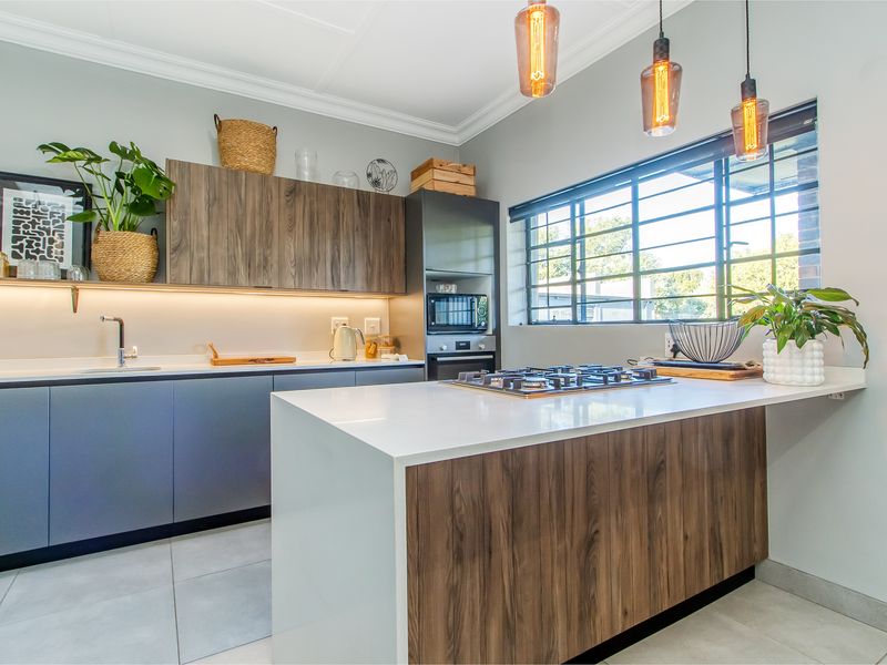 Renovated Modern Home To Let in the Heart of Linden - Photo 9