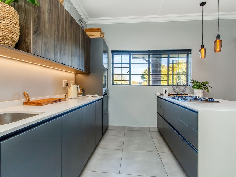 Renovated Modern Home To Let in the Heart of Linden - Photo 7