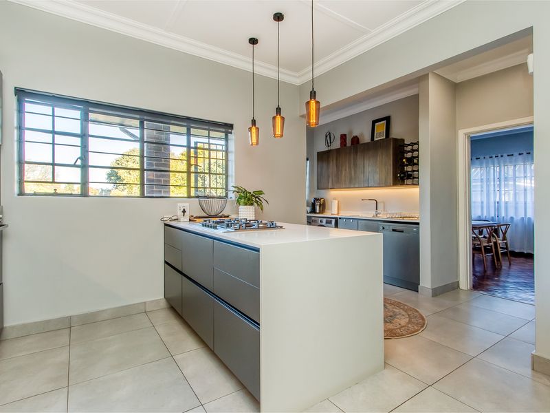 Renovated Modern Home To Let in the Heart of Linden - Photo 6