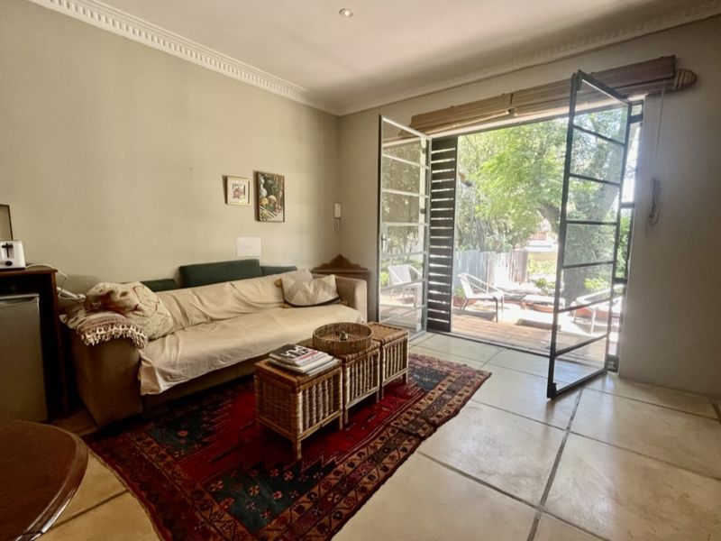 Beautiful Fully Furnished One-Bedroom Private Suite Available - Photo 10