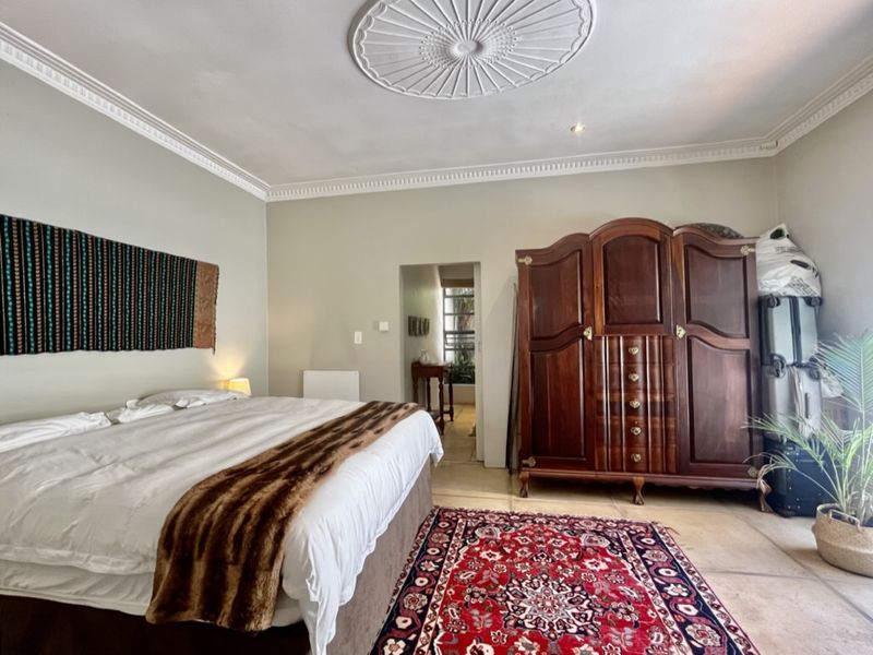 Beautiful Fully Furnished One-Bedroom Private Suite Available - Photo 8