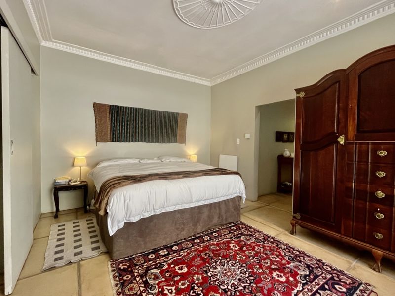 Beautiful Fully Furnished One-Bedroom Private Suite Available - Photo 7