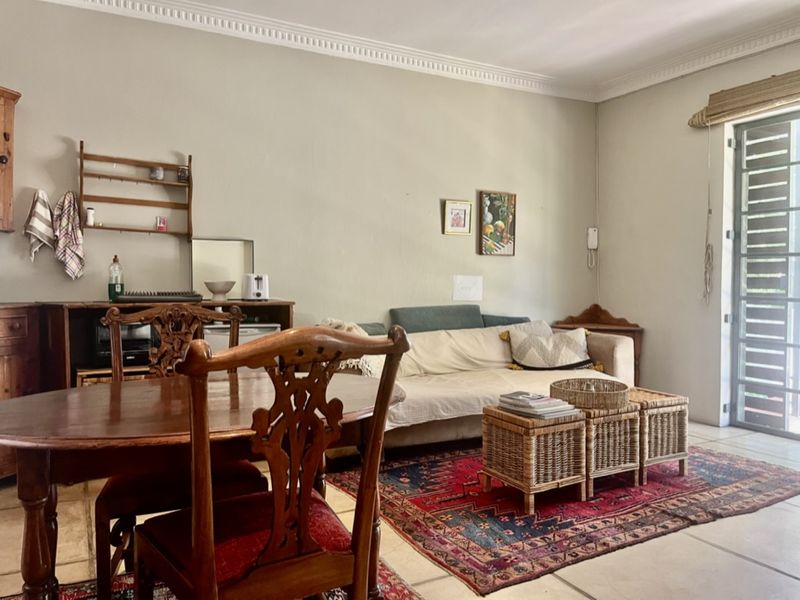 Beautiful Fully Furnished One-Bedroom Private Suite Available - Photo 3