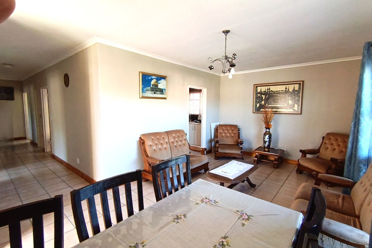 SPACIOUS 4-BEDROOM HOME IN SOUTHFORK, GORDON’S BAY AVAILABLE FOR IMMEDIATE OCCUPATION - Photo 4