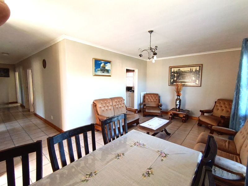 SPACIOUS 4-BEDROOM HOME IN SOUTHFORK, GORDON’S BAY AVAILABLE FOR IMMEDIATE OCCUPATION - Photo 4