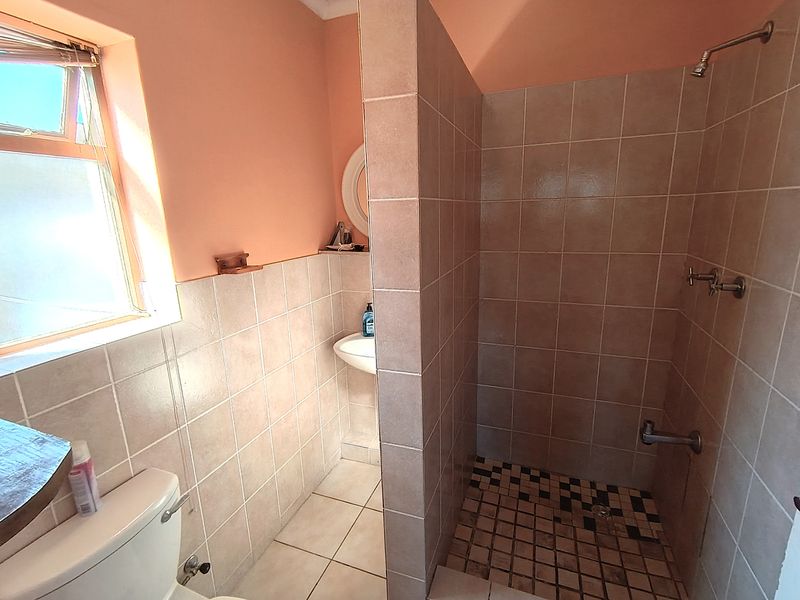 SPACIOUS 4-BEDROOM HOME IN SOUTHFORK, GORDON’S BAY AVAILABLE FOR IMMEDIATE OCCUPATION - Photo 9