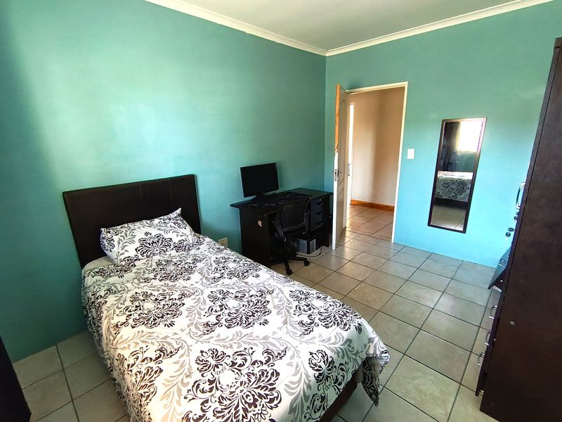 SPACIOUS 4-BEDROOM HOME IN SOUTHFORK, GORDON’S BAY AVAILABLE FOR IMMEDIATE OCCUPATION - Photo 10