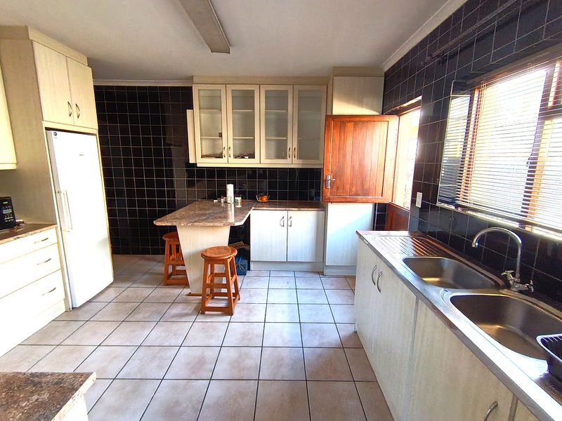 SPACIOUS 4-BEDROOM HOME IN SOUTHFORK, GORDON’S BAY AVAILABLE FOR IMMEDIATE OCCUPATION - Photo 6