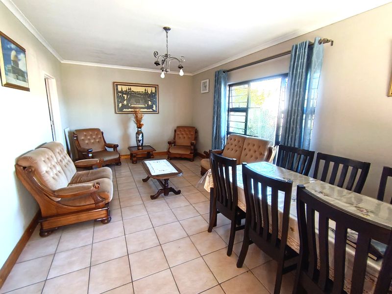 SPACIOUS 4-BEDROOM HOME IN SOUTHFORK, GORDON’S BAY AVAILABLE FOR IMMEDIATE OCCUPATION - Photo 3