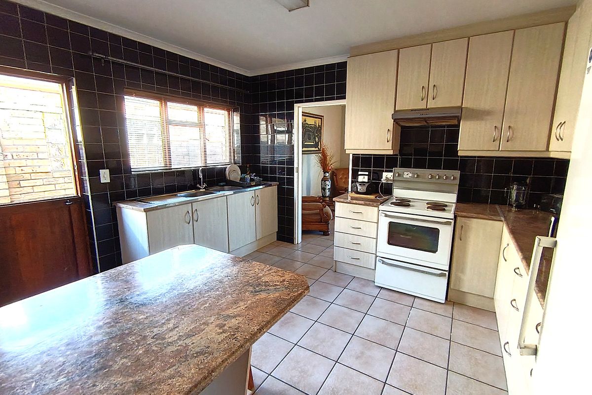 SPACIOUS 4-BEDROOM HOME IN SOUTHFORK, GORDON’S BAY AVAILABLE FOR IMMEDIATE OCCUPATION - Photo 5