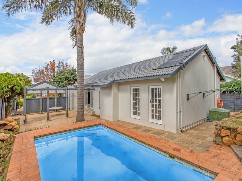 Beautifully Renovated Family Home on the Ridge in Greymont - Photo 7