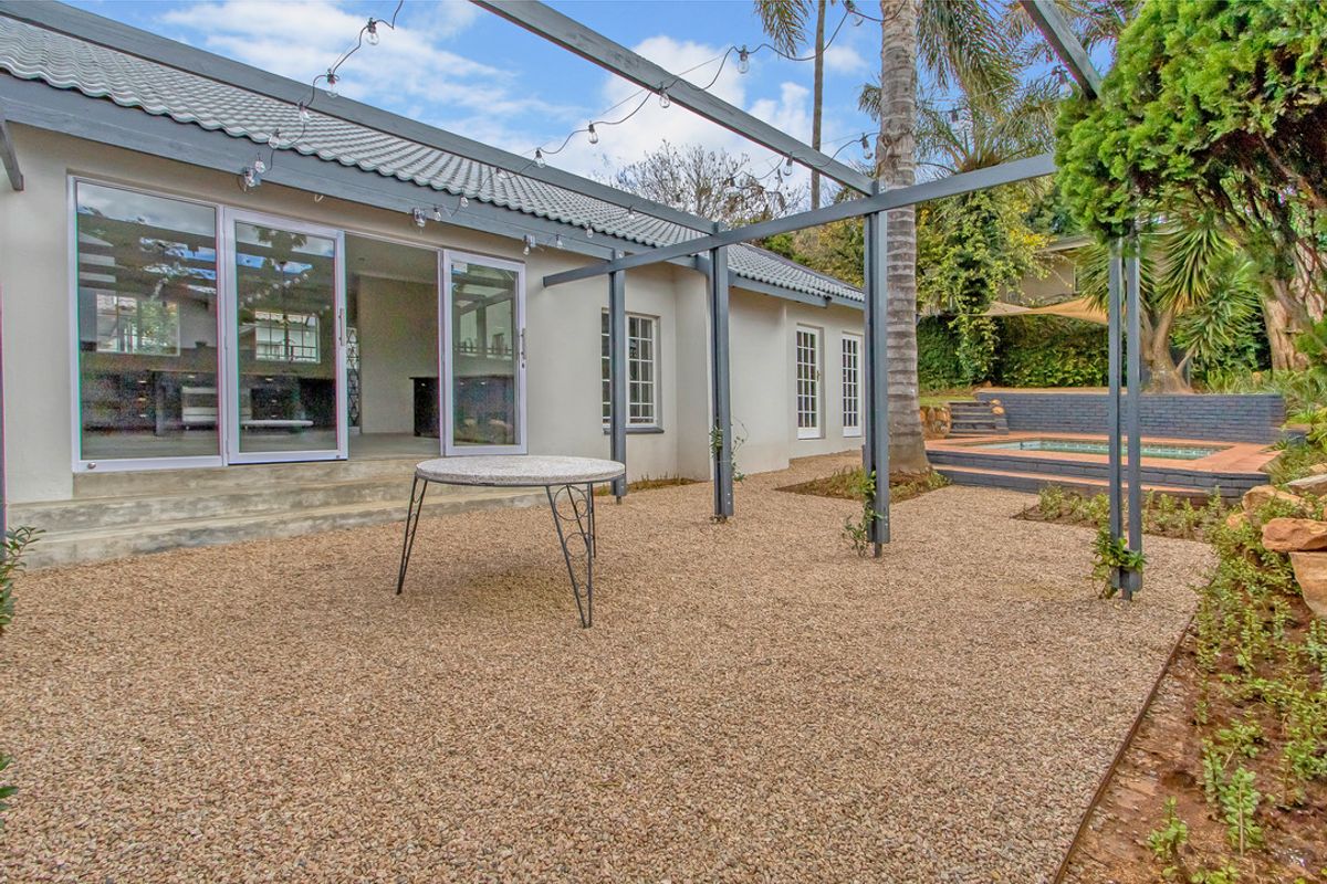Beautifully Renovated Family Home on the Ridge in Greymont - Photo 3