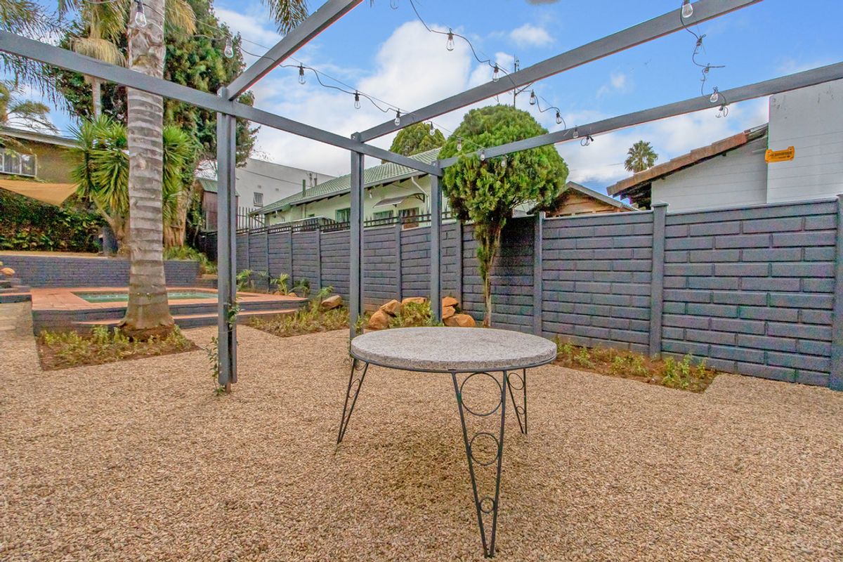 Beautifully Renovated Family Home on the Ridge in Greymont - Photo 5