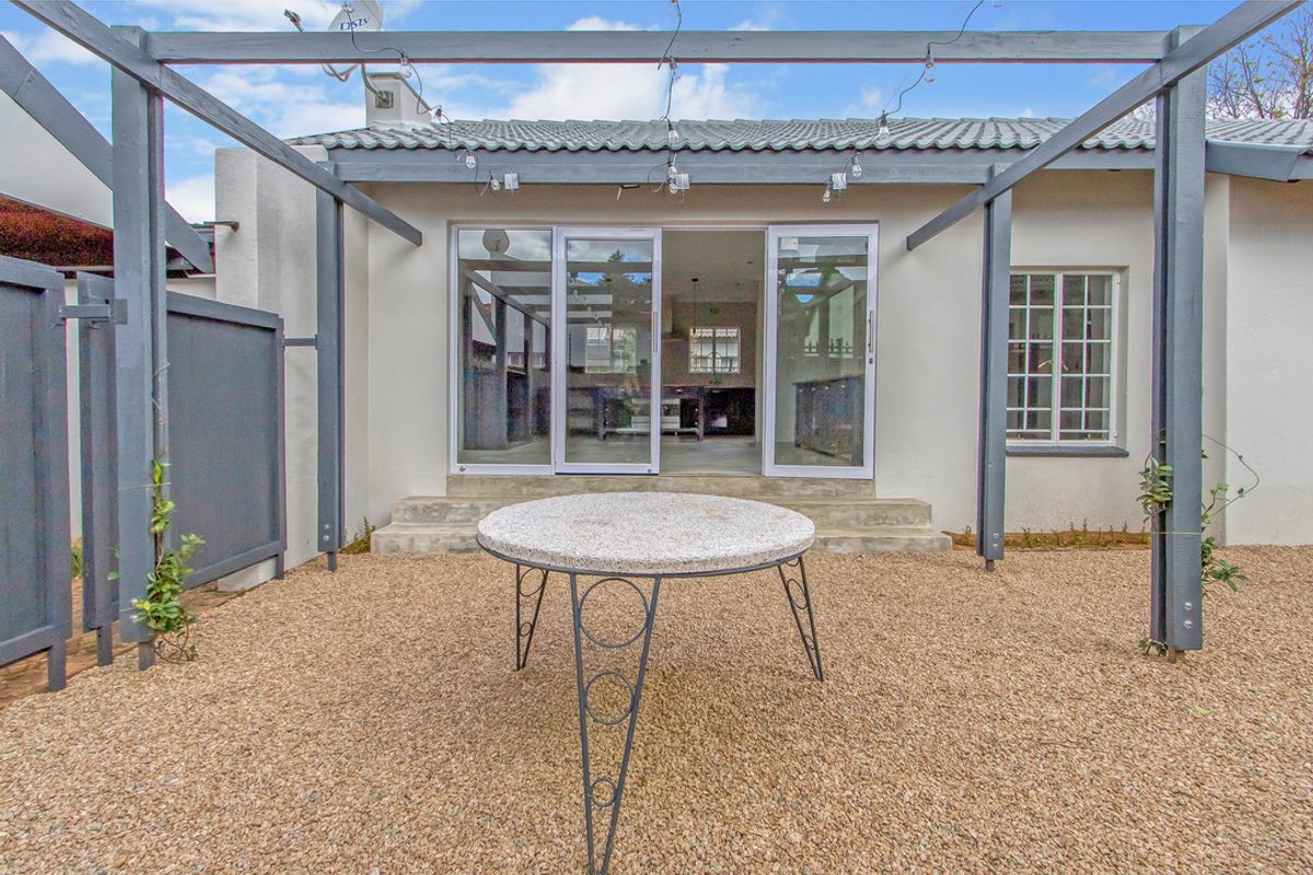 Beautifully Renovated Family Home on the Ridge in Greymont - Photo 4