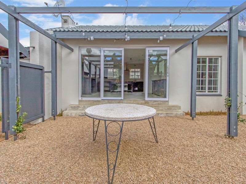 Beautifully Renovated Family Home on the Ridge in Greymont - Photo 4