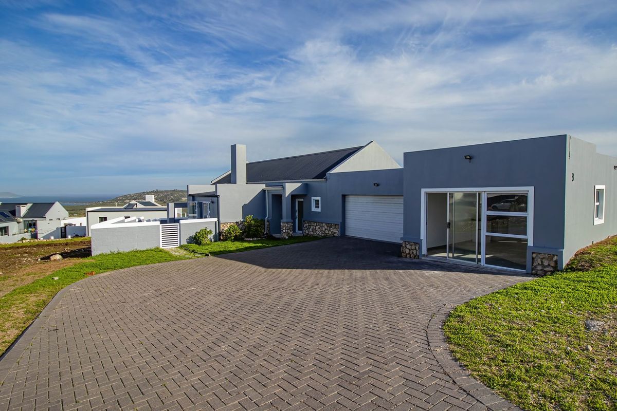 Price to Sell Quickly – 3 Bedroom Home with Private Flatlet - Bordering a Peaceful Greenbelt - Photo 4