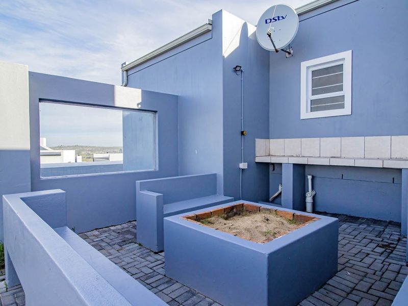 Price to Sell Quickly – 3 Bedroom Home with Private Flatlet - Bordering a Peaceful Greenbelt - Photo 9