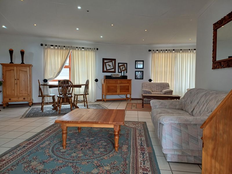 4 Bedroom house for sale in Britannica Heights - Photo 9
