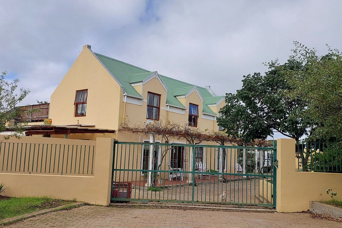 Charming family home with business potential. - Photo 2