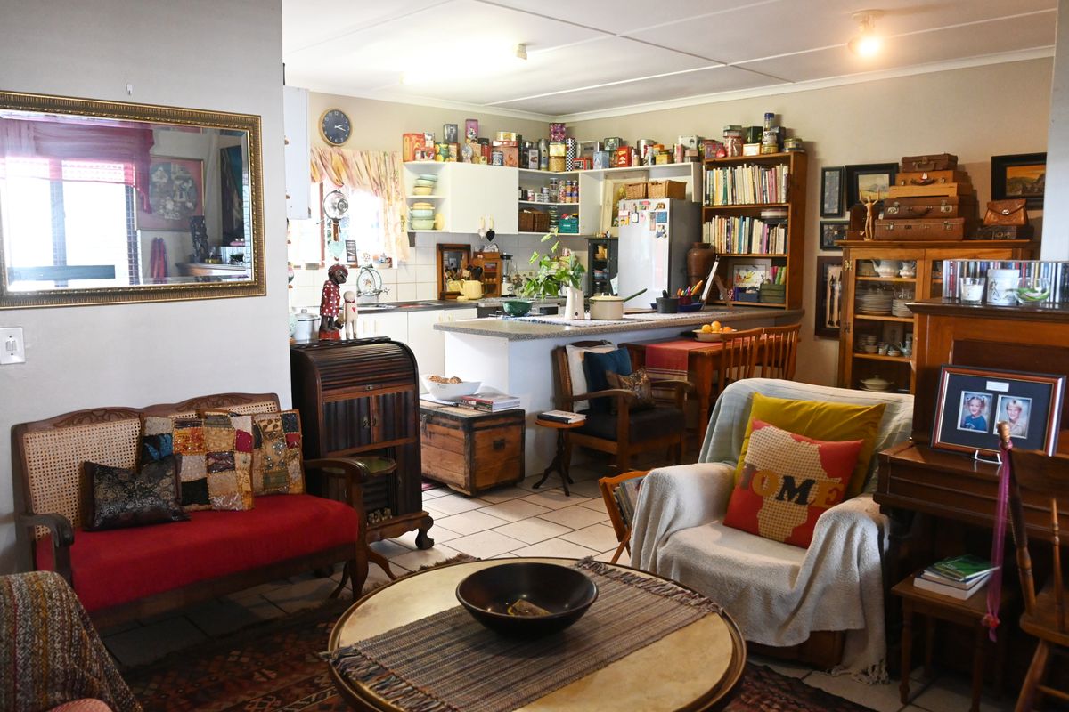 Charming 2 Bedroom Townhouse In The Heart of Strand - Photo 2