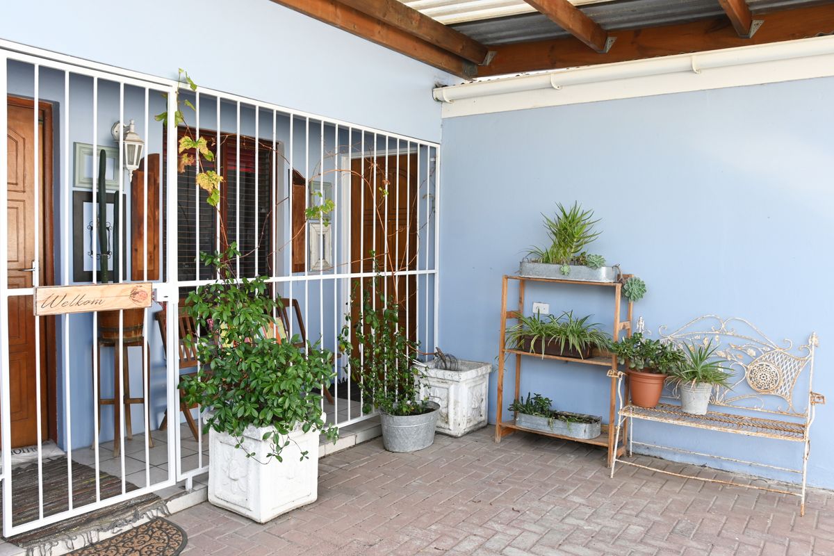 Charming 2 Bedroom Townhouse In The Heart of Strand - Photo 5