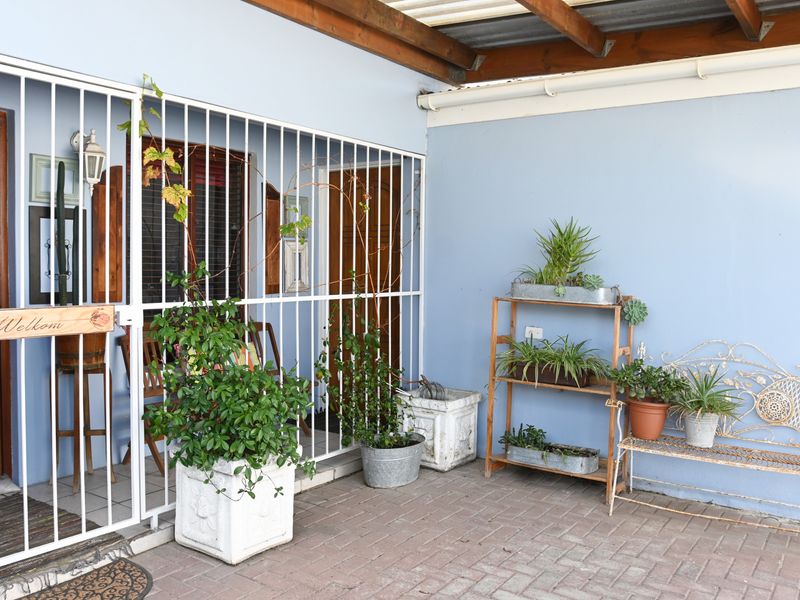 Charming 2 Bedroom Townhouse In The Heart of Strand - Photo 5
