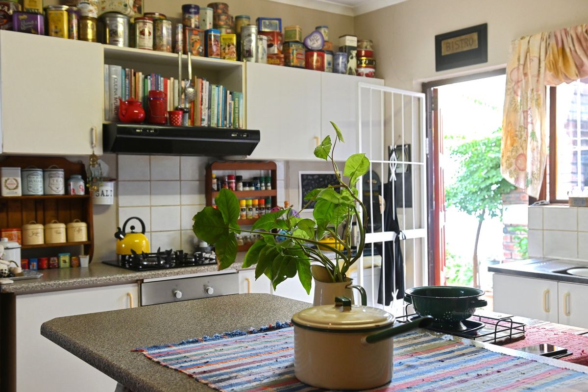 Charming 2 Bedroom Townhouse In The Heart of Strand - Photo 3