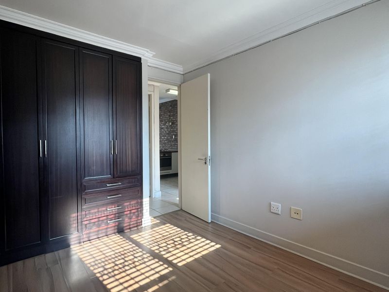 Modern 2 bedroom Apartment - Photo 9