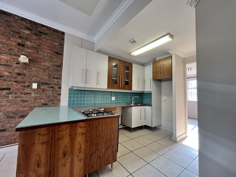 Modern 2 bedroom Apartment - Photo 3