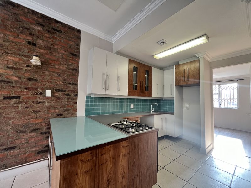 Modern 2 bedroom Apartment - Photo 4