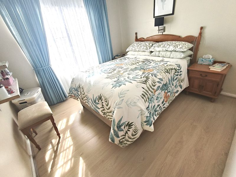 Beautifully Renovated Ground Floor Apartment in a Secure and Well-Maintained Complex - Photo 9