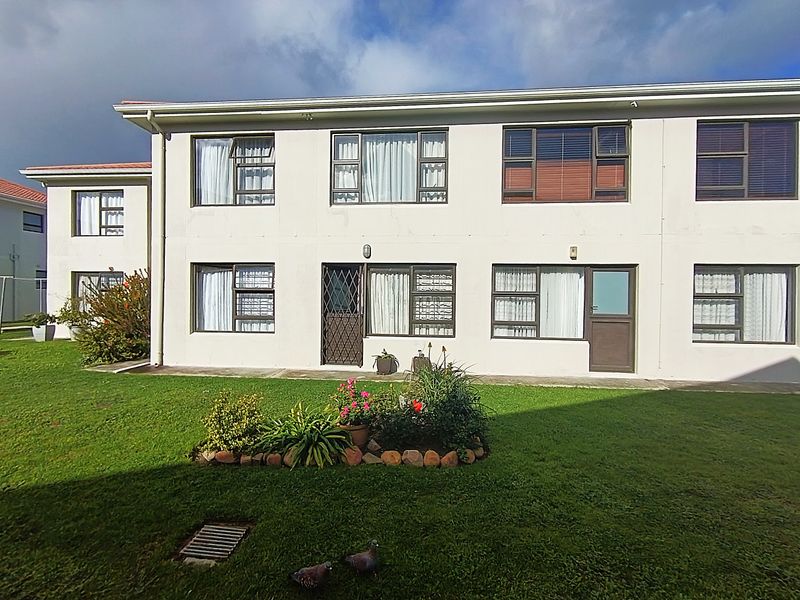 First-time buyer? Downsizing? Investor?This ground-floor apartment ticks all the right boxes - Photo 1