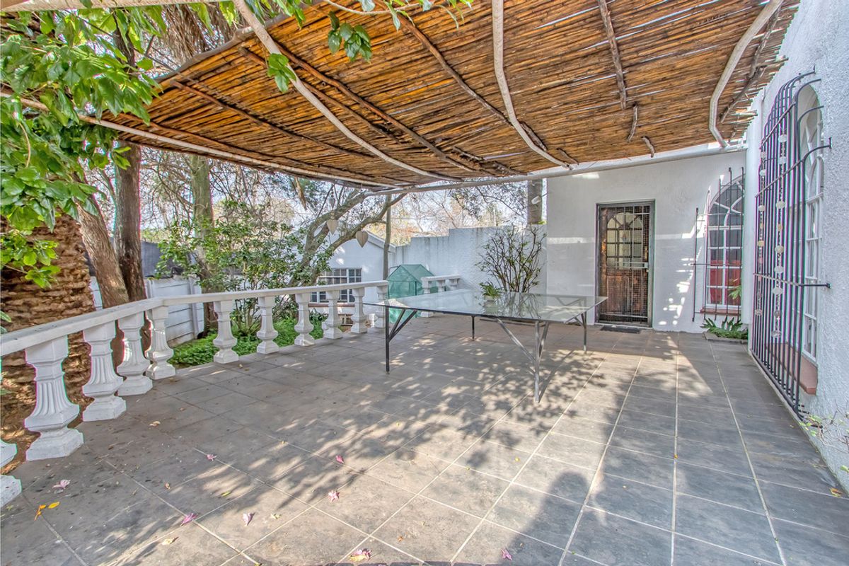 Spacious Family Home with Guest Suite & Flatlet in Prime Blairgowrie Location - Photo 3
