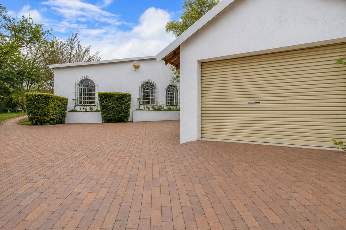 Spacious Family Home with Guest Suite & Flatlet in Prime Blairgowrie Location - Photo 5
