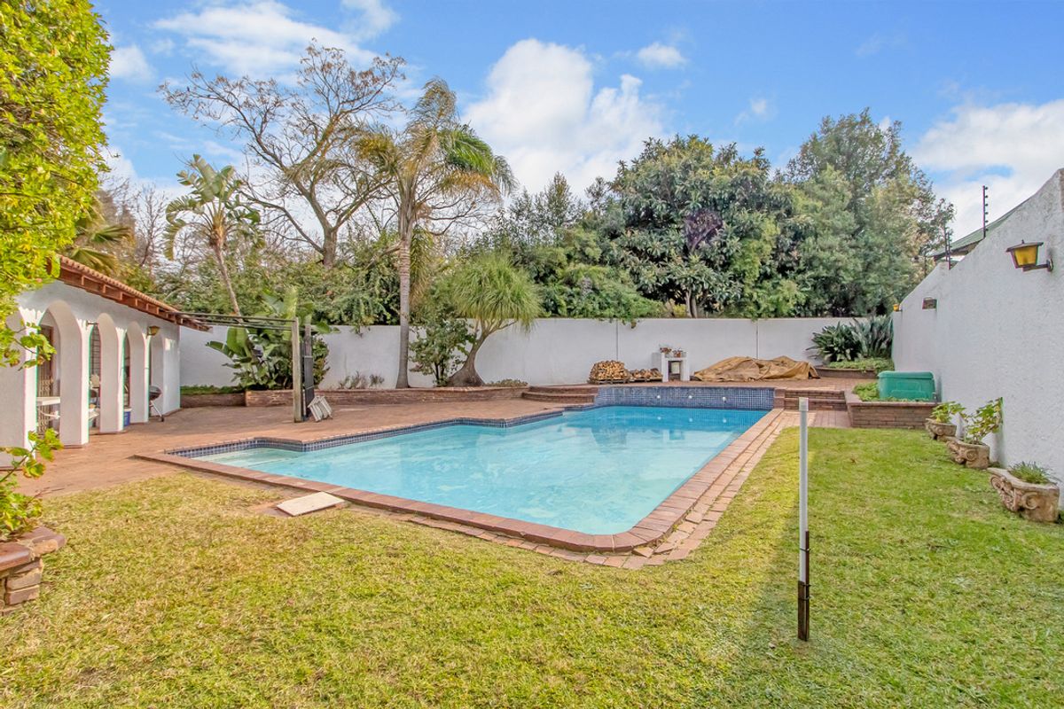 Spacious Family Home with Guest Suite & Flatlet in Prime Blairgowrie Location - Photo 2