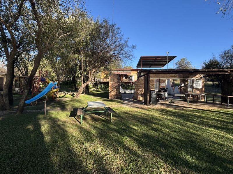 Exclusive Mandate – Exceptional Riverfront Lodge Investment Near Orkney - Photo 1
