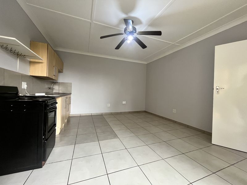 2 Bedroom Garden Cottage - Photo 2