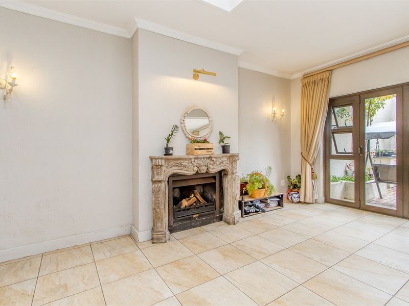 Elegant Double-Storey Townhouse in the Heart of Rosebank - Photo 3
