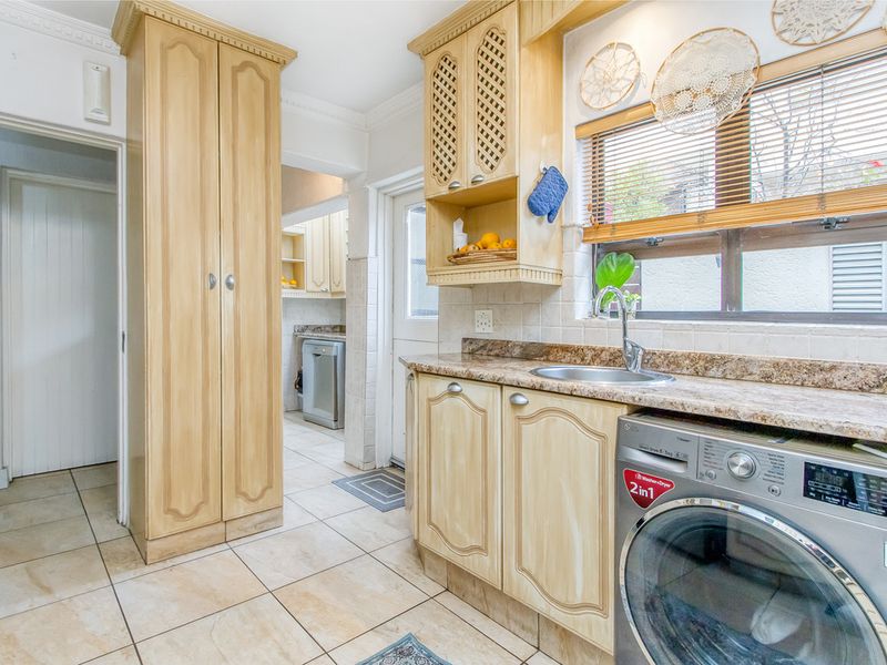 Elegant Double-Storey Townhouse in the Heart of Rosebank - Photo 10