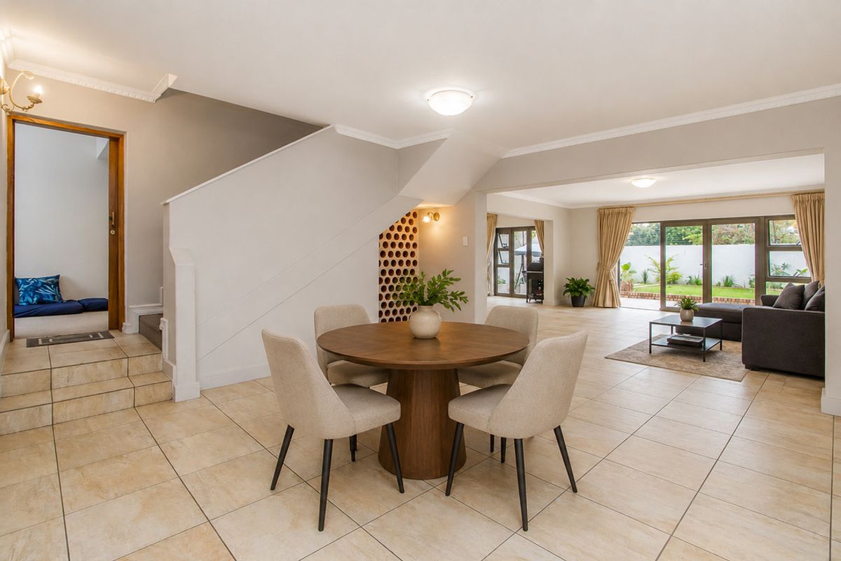 Elegant Double-Storey Townhouse in the Heart of Rosebank - Photo 2