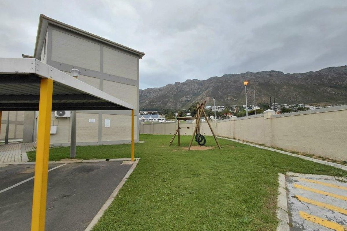 Secure complex living! - Photo 2