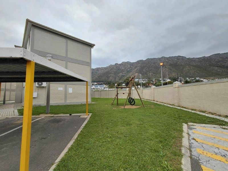 Secure complex living! - Photo 2