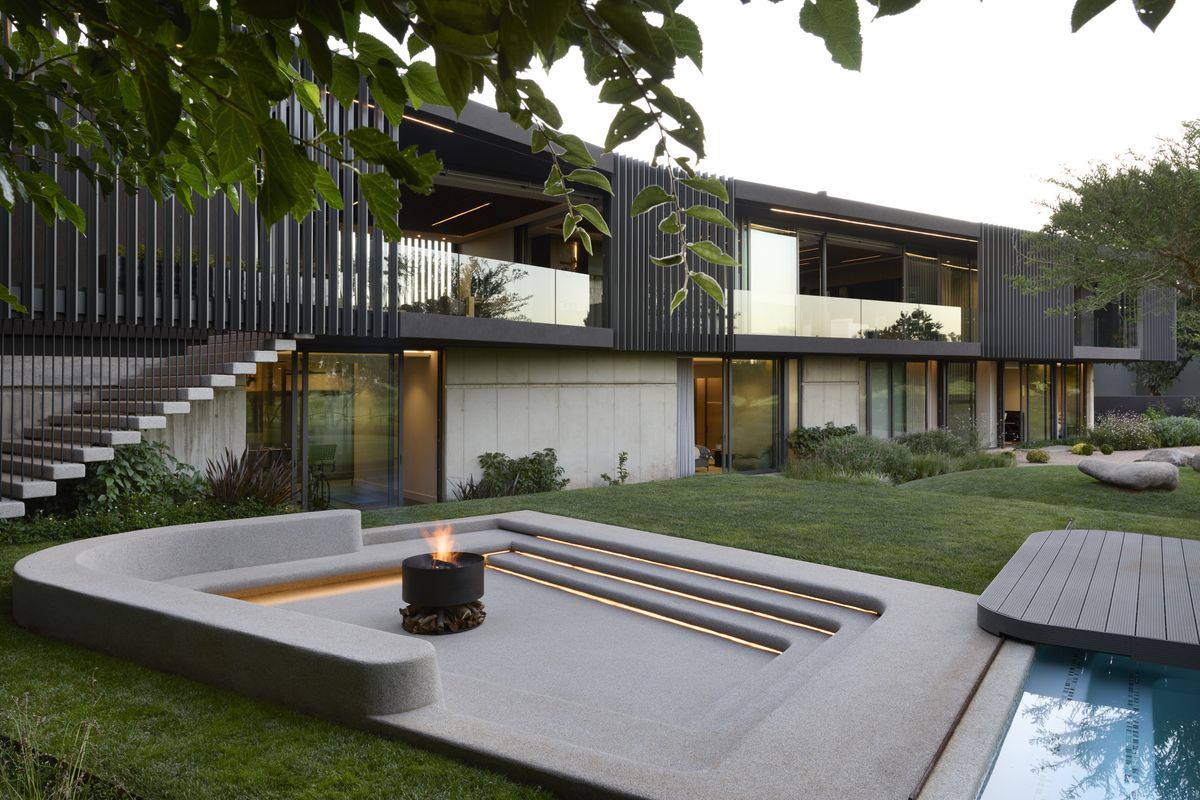 The Award-Winning Upside-Down House - Where Living Is Functional and Bold! - Photo 3