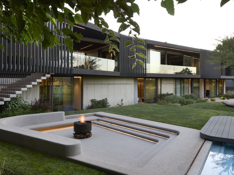 The Award-Winning Upside-Down House - Where Living Is Functional and Bold! - Photo 3