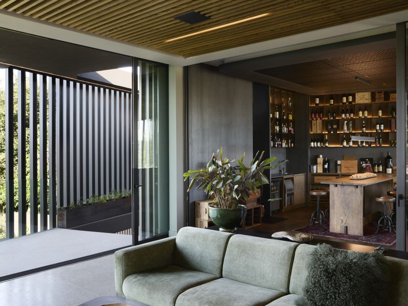 The Award-Winning Upside-Down House - Where Living Is Functional and Bold! - Photo 7