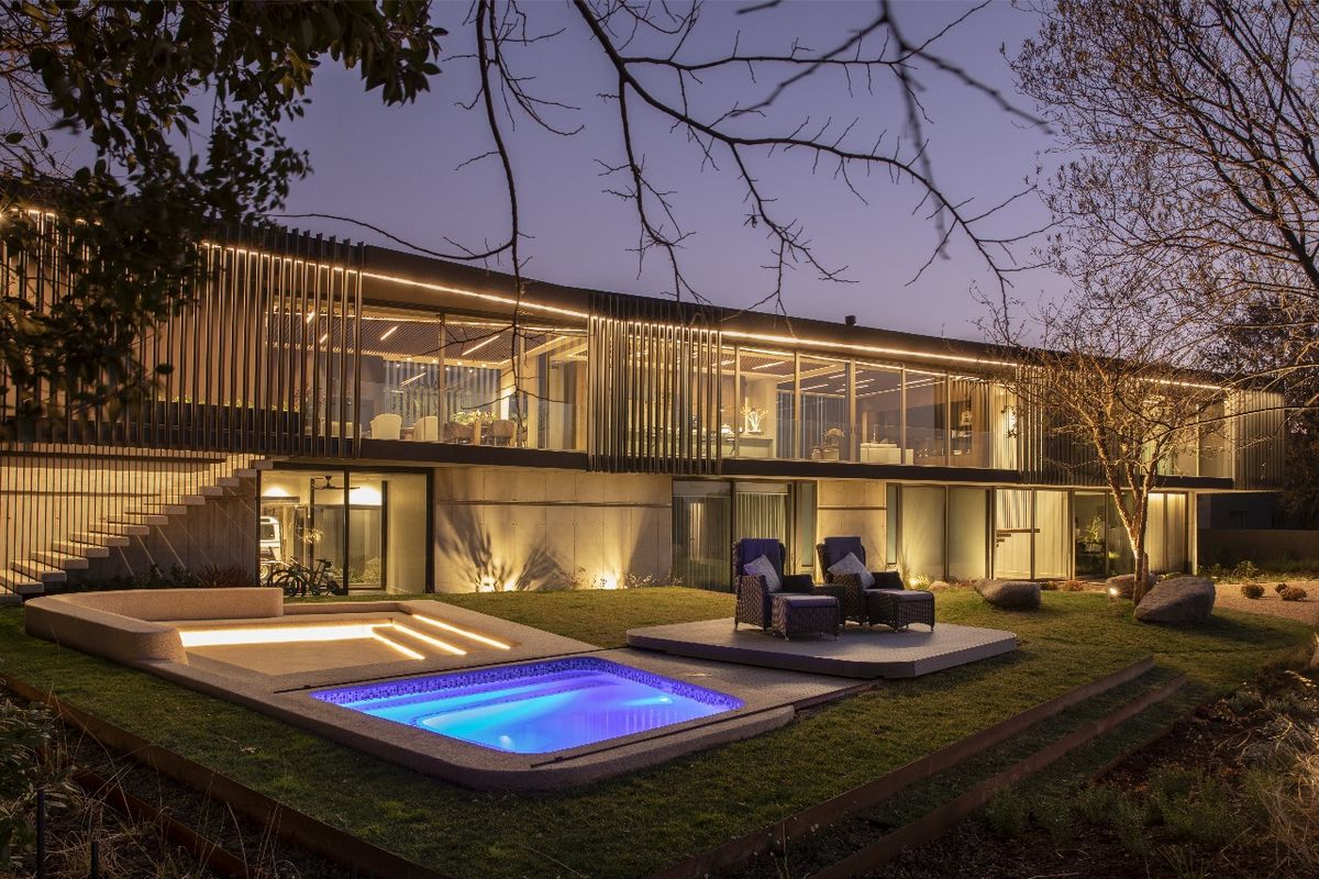 The Award-Winning Upside-Down House - Where Living Is Functional and Bold! - Photo 2