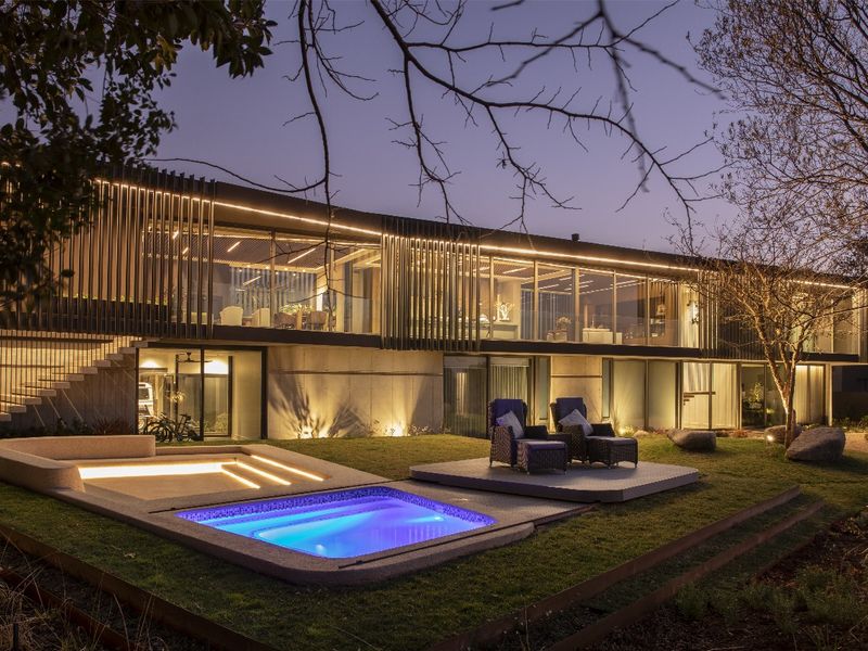 The Award-Winning Upside-Down House - Where Living Is Functional and Bold! - Photo 2