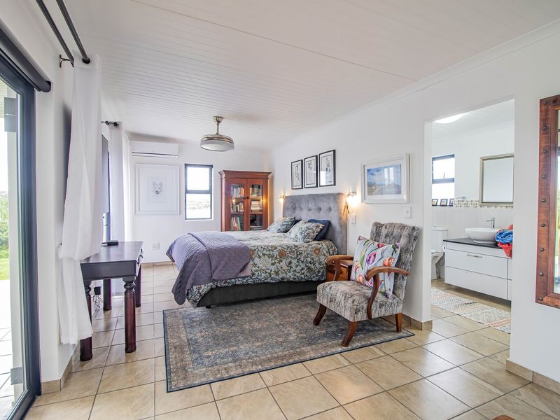 Spacious Coastal Home with Flatlet, Solar Power & Greenbelt Views in Jacobs Bay - Photo 8