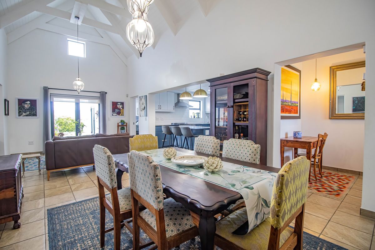 Spacious Coastal Home with Flatlet, Solar Power & Greenbelt Views in Jacobs Bay - Photo 2