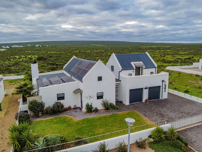 Spacious Coastal Home with Flatlet, Solar Power & Greenbelt Views in Jacobs Bay - Photo 1